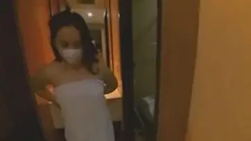 Dokumentasi Gadis Cantik Live Bersantai Kasur Tindik
