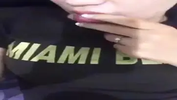 Gadis Cantik Pasrah Goyang Kasur Anget