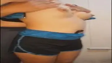 Gadis Cantik Pasrah Goyang Kasur Olahraga