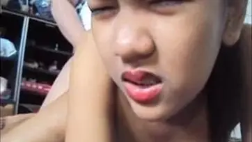 Gadis Istri Cantik Pasrah Goyang Atas Kasur